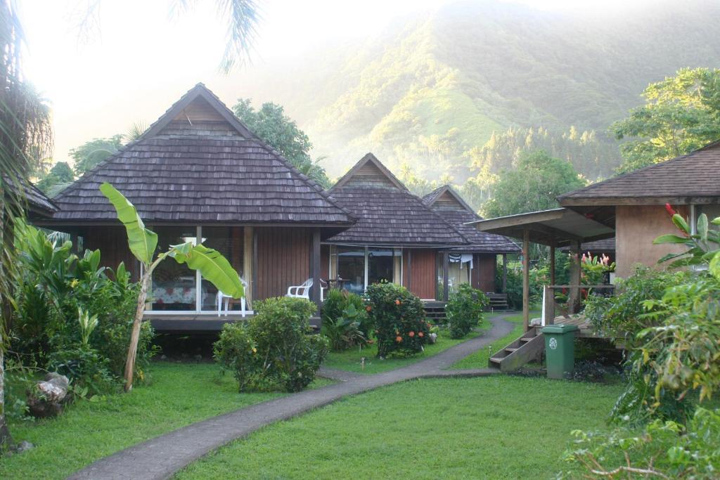 Tauhanihani Village Lodge La Vague Bleue Teahupoo Екстериор снимка