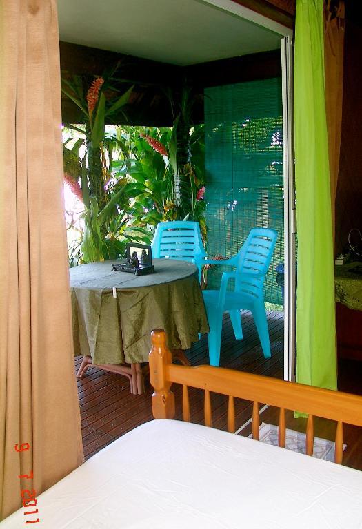 Tauhanihani Village Lodge La Vague Bleue Teahupoo Стая снимка